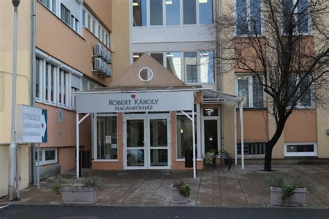 A Róbert Károly Magánkórház bejárata