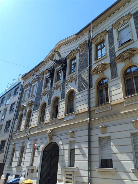 A felújított kaposvári szülészeti épület homlokzata