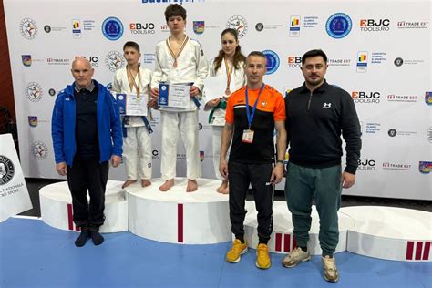 Utcagyerekek a román fővárosban