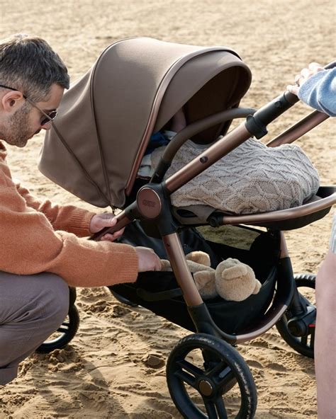 Mamas & Papas Ocarro babakocsi téli környezetben
