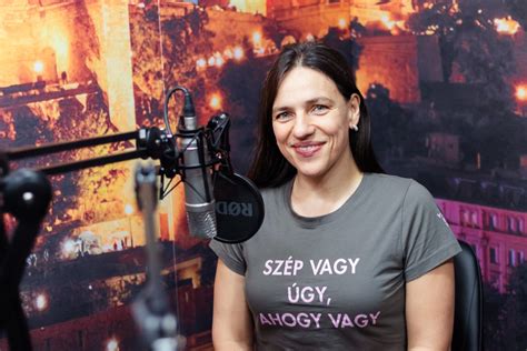 Palya Bea és lányai, Lili és Panni
