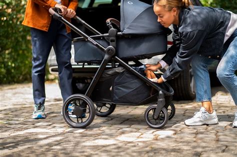 Babakocsi, amelynek huzata javításra szorul