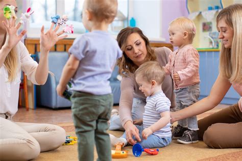 Csecsemő- és kisgyermeknevelő hallgatók a gyakorlatban
