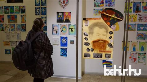 Gyermekrajz, amelyen angyalszerű figura látható