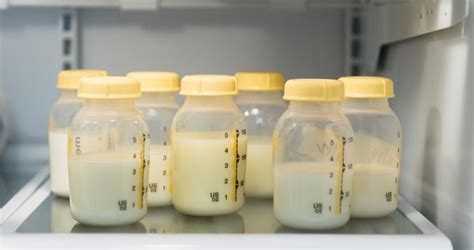 Az anyatej változását bemutató ábra: kolosztrum, átmeneti tej, érett tej