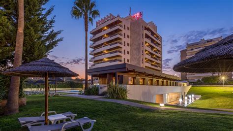 Hotel Vau kutyapanzió bejárata