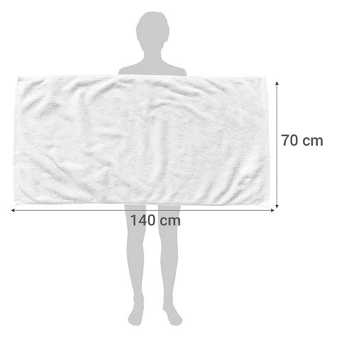 Gyermek a 70x140 cm-es kiságyban