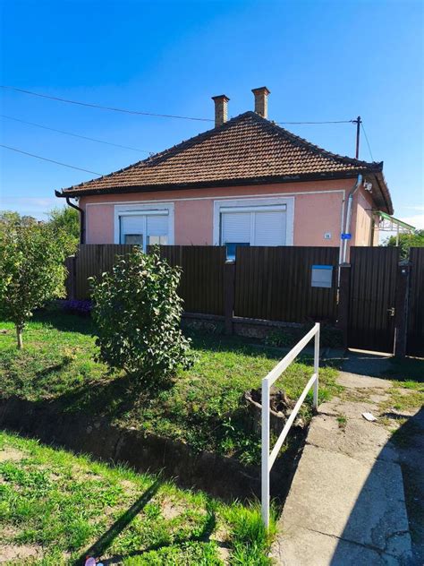 Családi házas utca Taksonyban