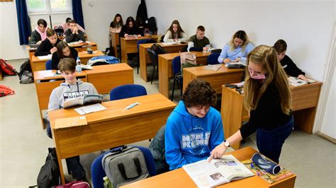 Óvodások csoportban tanulnak
