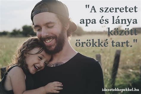Apa és lánya beszélgetnek egy padon