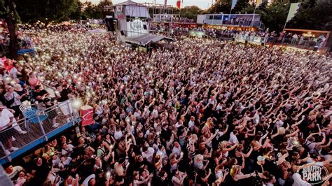 Tömeg a Hooligans koncerten