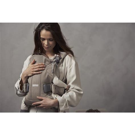 BabyBjörn One Air hordozó beállítási lehetőségei és ergonómiája