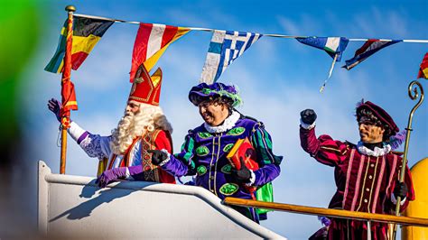 Sinterklaas és a Pieten érkezése hajóval