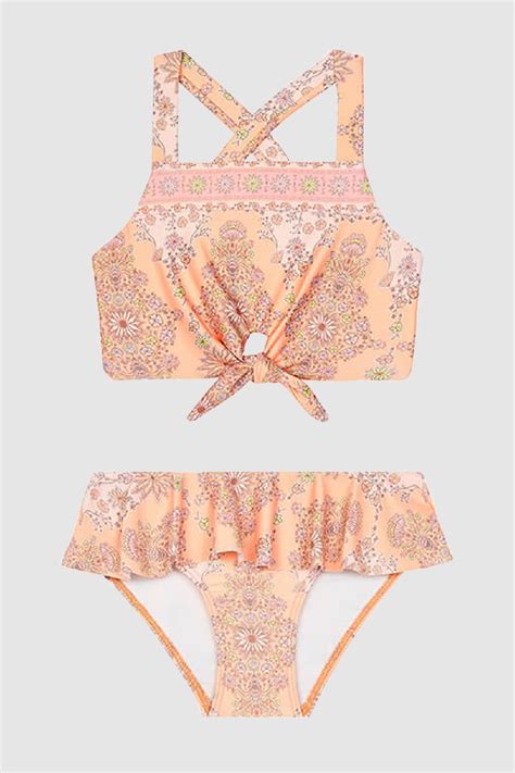 kislány bikini mesefigurával