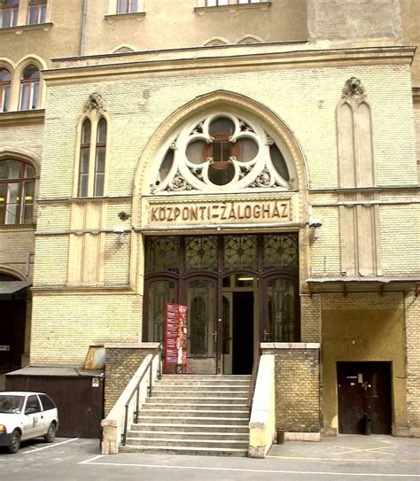 Az épület bejárata