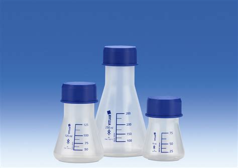 Erlenmeyer-lombikok különböző méretekben és felhasználási módokban