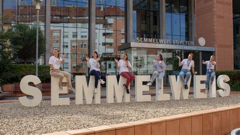 A Semmelweis Klinika épületének külső képe