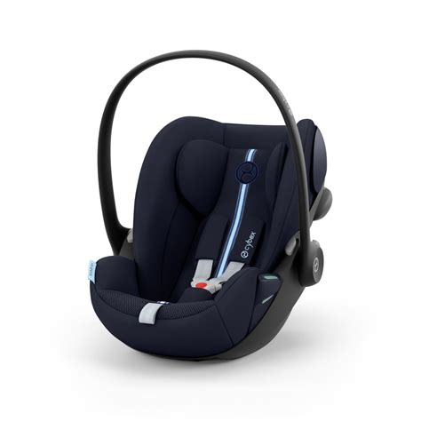 Cybex Cloud G i-size Plus hordozó az autóban
