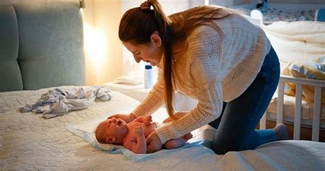 A baba pelenkacsere gyakoriságát és a vizelet mennyiségét bemutató grafikon életkor szerint
