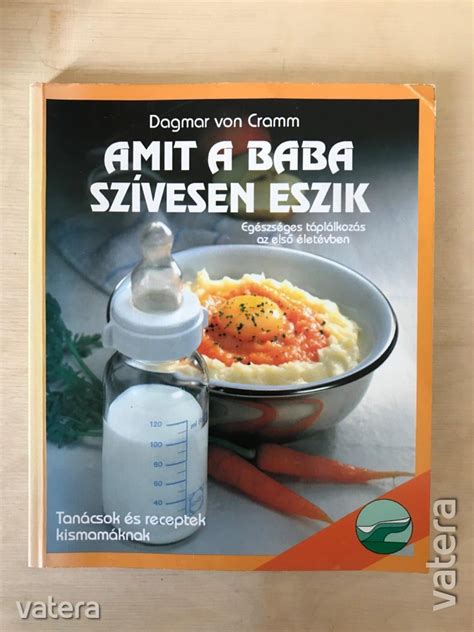 Örömteli baba, aki házi krémtúrót eszik