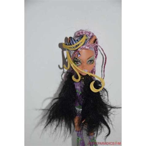 Clawdeen Wolf baba divatos öltözetben