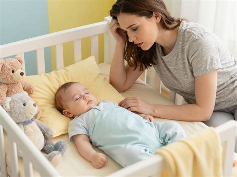 Baba alvás közben nyugtató zenét hallgat