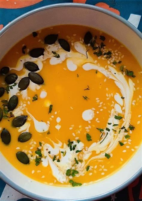 Sütőtök krémleves tálalása