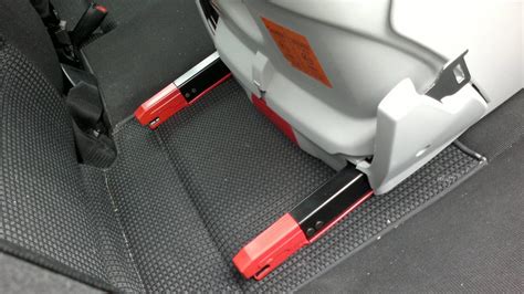 Az ISOFIX rendszer működési elve és a rögzítőpontok elhelyezkedése az autóban