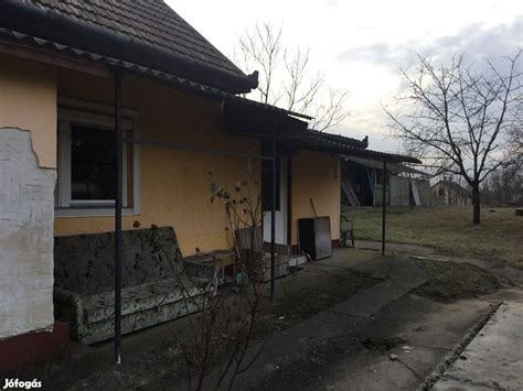 Hatalmas telek családi házzal Ózdon
