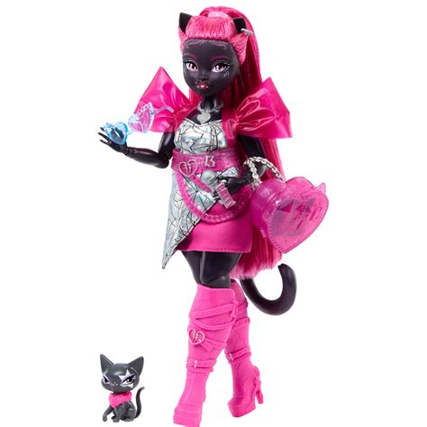 Catty Noir éneklés közben a színpadon