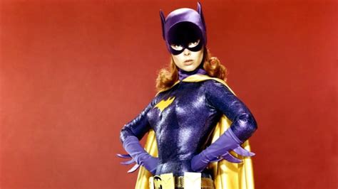 Yvonne Craig, mint Batgirl az 1960-as évek Batman sorozatában