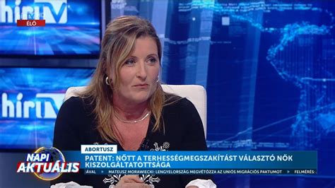 Budaházy Edda beszédet tart