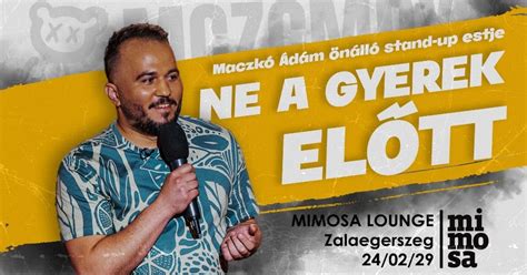 Stand-up comedy előadás közönséggel