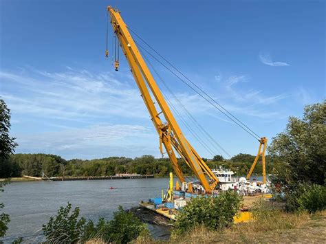 teherkomp átkelő a Dunán