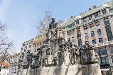 A Kossuth tér szobrai és emlékművei