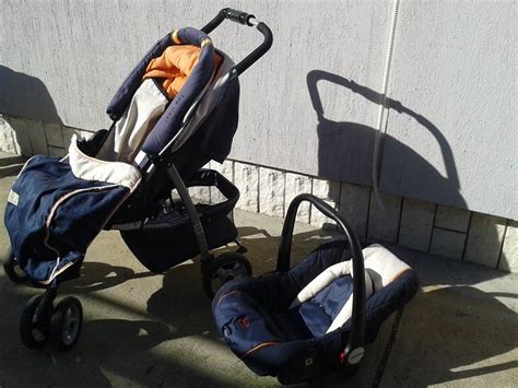 babakocsi belseje fekvő és ülő pozícióban