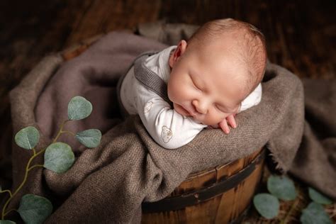 Újszülött baba és szülők