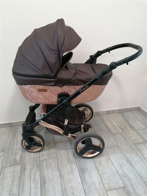 Különböző terepen tesztelt babakocsik