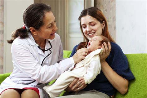 Védőnő, aki várandós kismamákkal foglalkozik