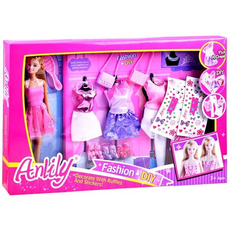 Divat babák ruhákkal és kiegészítőkkel