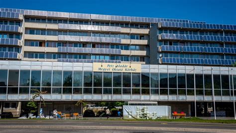 A Petz Aladár Megyei Oktató Kórház főépülete
