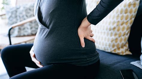 Infografika a magzatvíz elfolyásának felismeréséről