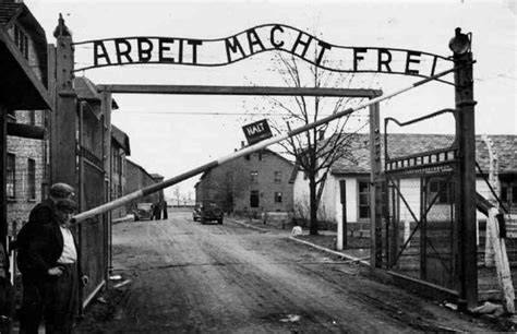 Auschwitz I. tábor bejárata a