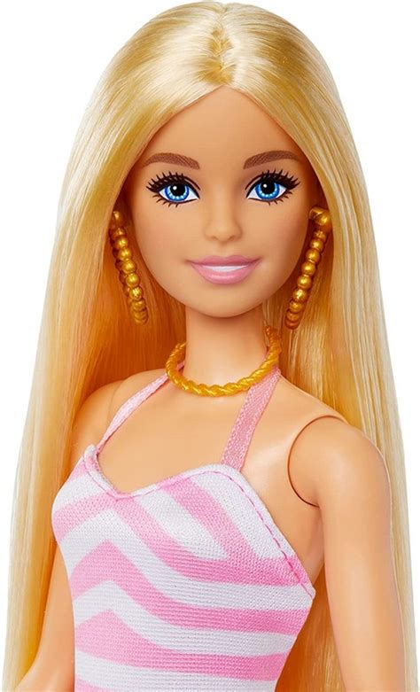 Barbie baba gördeszkával