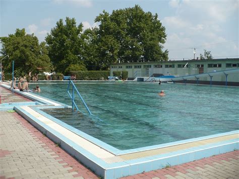 Dévaványai Strandfürdő bejárata