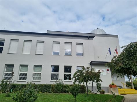 Az iskola épületének részlete