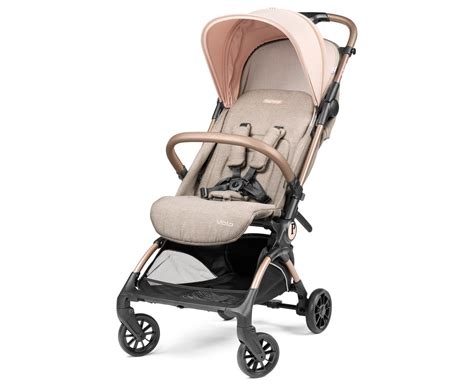 Újszülött fekvőhelyzetben a Peg Perego etetőszékben