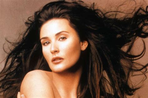 Demi Moore ikonikus kismama fotózása Annie Leibovitz által (1991)