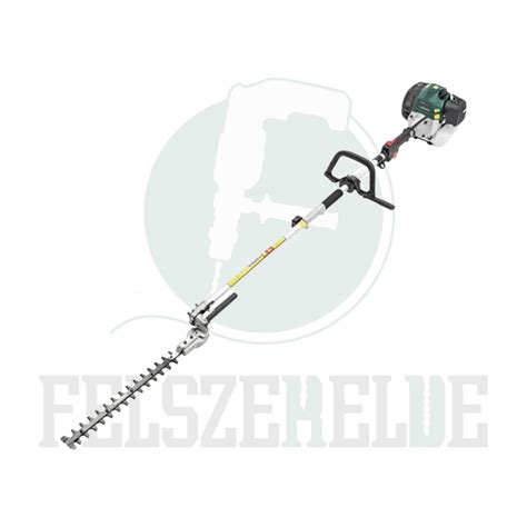Benzinmotoros sövényvágó működés közben