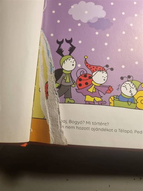 Gyermekek olvasnak egy mesekönyvet